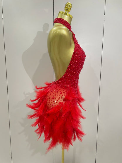 Robe Courte Luxe – Strass, Perles & Plumes | Halter Dos Nu | Gala, Anniversaire & Scène