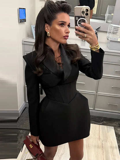 Robe Tailleur Cintrée à Revers – Manches Longues, Mini Élégante & Polyvalente