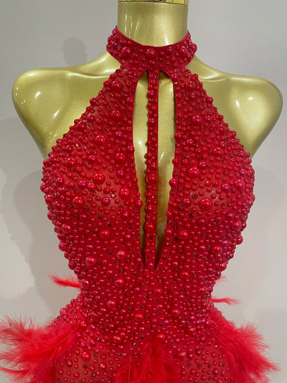Robe Courte Luxe – Strass, Perles & Plumes | Halter Dos Nu | Gala, Anniversaire & Scène