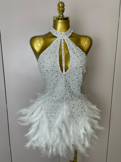 Robe Courte Luxe – Strass, Perles & Plumes | Halter Dos Nu | Gala, Anniversaire & Scène