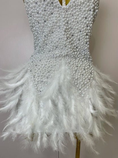 Robe Courte Luxe – Strass, Perles & Plumes | Halter Dos Nu | Gala, Anniversaire & Scène