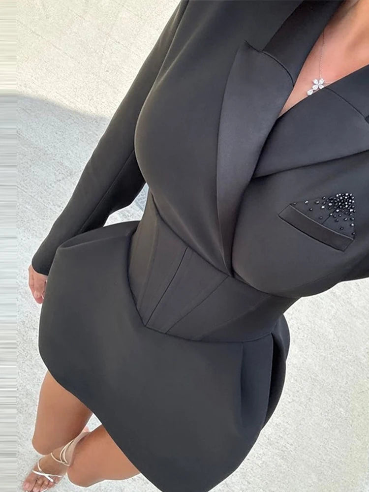 Robe Tailleur Cintrée à Revers – Manches Longues, Mini Élégante & Polyvalente