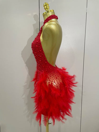 Robe Courte Luxe – Strass, Perles & Plumes | Halter Dos Nu | Gala, Anniversaire & Scène