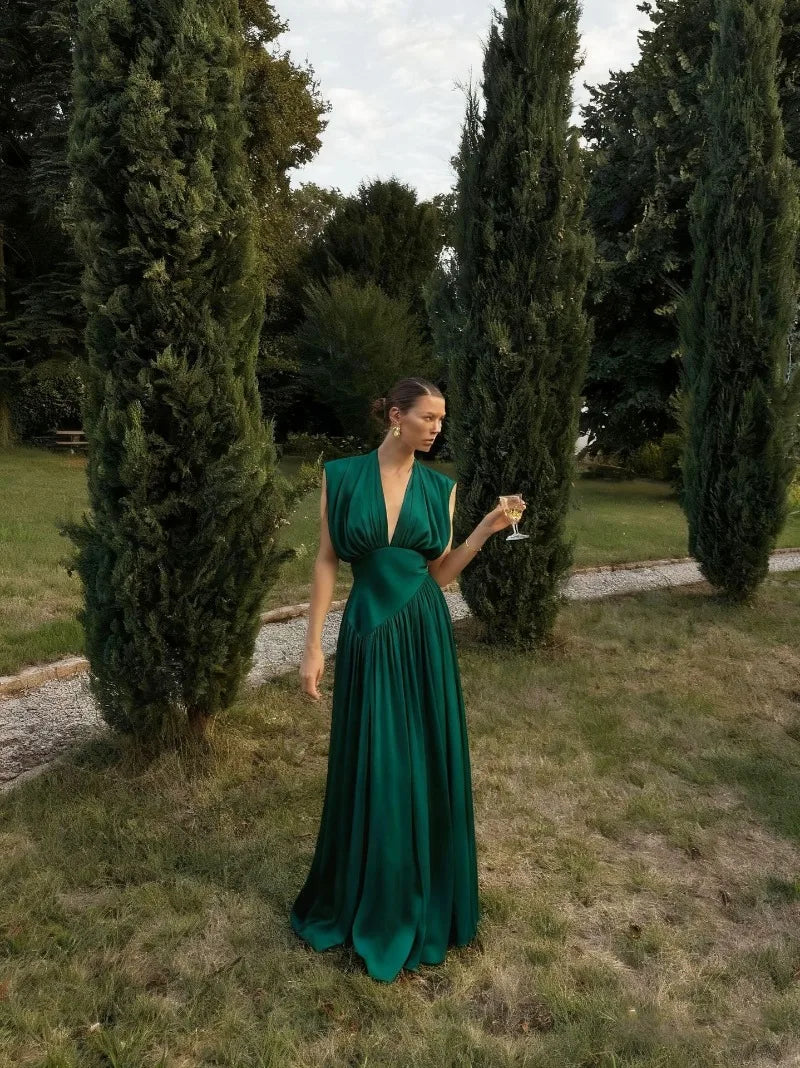 Robe Longue Élégante en Satin – Col V Plongeant, Fente Haute & Fluide | Invitée Mariage Luxe 2026