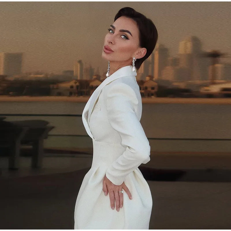 Robe Tailleur Cintrée à Revers – Manches Longues, Mini Élégante & Polyvalente