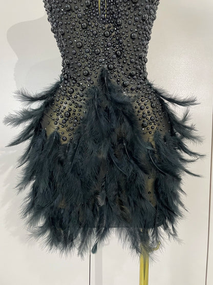Robe Courte Luxe – Strass, Perles & Plumes | Halter Dos Nu | Gala, Anniversaire & Scène