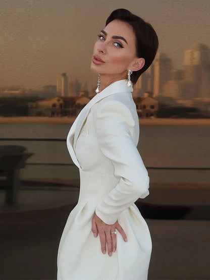 Robe Tailleur Cintrée à Revers – Manches Longues, Mini Élégante & Polyvalente