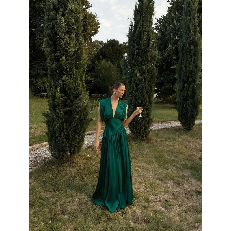 Robe Longue Élégante en Satin – Col V Plongeant, Fente Haute & Fluide | Invitée Mariage Luxe 2026