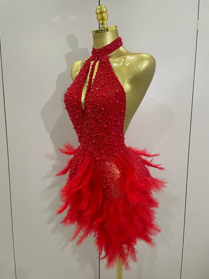 Robe Courte Luxe – Strass, Perles & Plumes | Halter Dos Nu | Gala, Anniversaire & Scène