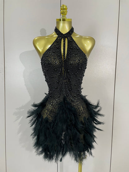 Robe Courte Luxe – Strass, Perles & Plumes | Halter Dos Nu | Gala, Anniversaire & Scène