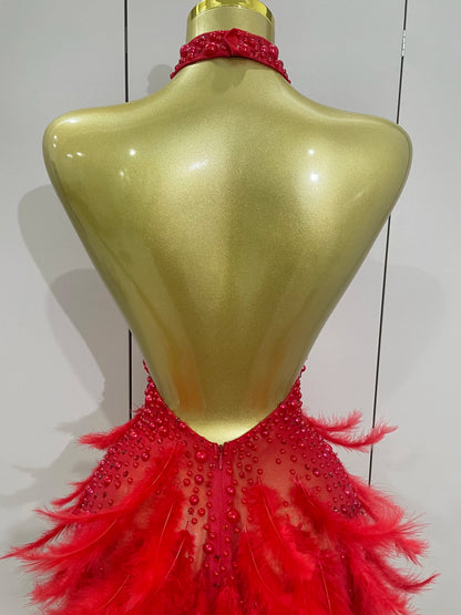 Robe Courte Luxe – Strass, Perles & Plumes | Halter Dos Nu | Gala, Anniversaire & Scène