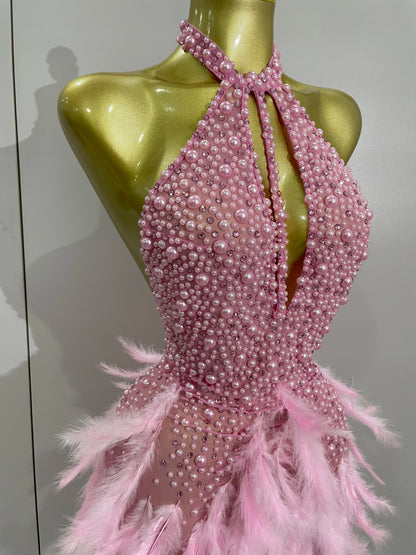 Robe Courte Luxe – Strass, Perles & Plumes | Halter Dos Nu | Gala, Anniversaire & Scène