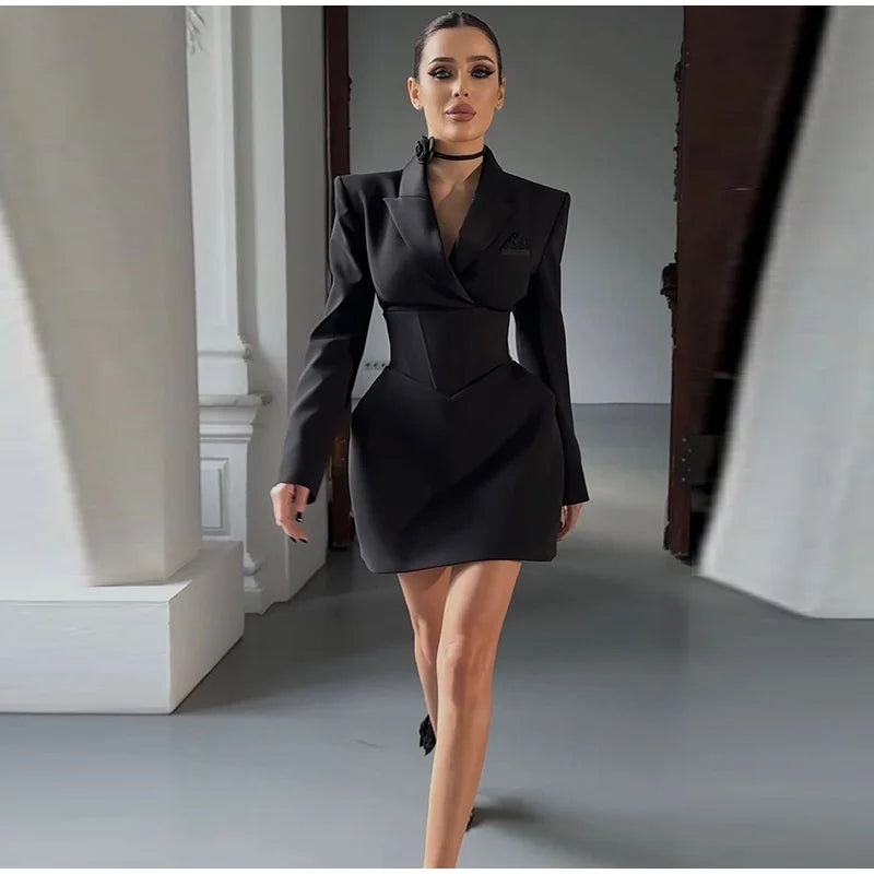 Robe Tailleur Cintrée à Revers – Manches Longues, Mini Élégante & Polyvalente