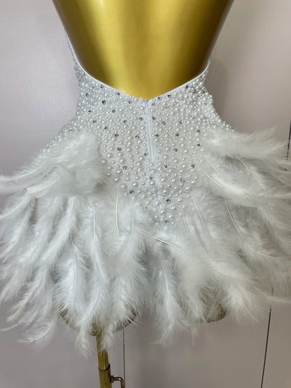 Robe Courte Luxe – Strass, Perles & Plumes | Halter Dos Nu | Gala, Anniversaire & Scène