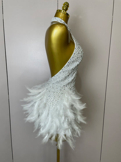 Robe Courte Luxe – Strass, Perles & Plumes | Halter Dos Nu | Gala, Anniversaire & Scène