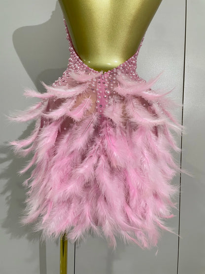 Robe Courte Luxe – Strass, Perles & Plumes | Halter Dos Nu | Gala, Anniversaire & Scène