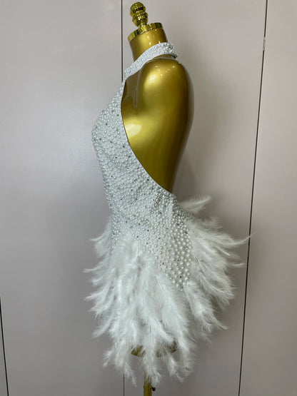 Robe Courte Luxe – Strass, Perles & Plumes | Halter Dos Nu | Gala, Anniversaire & Scène