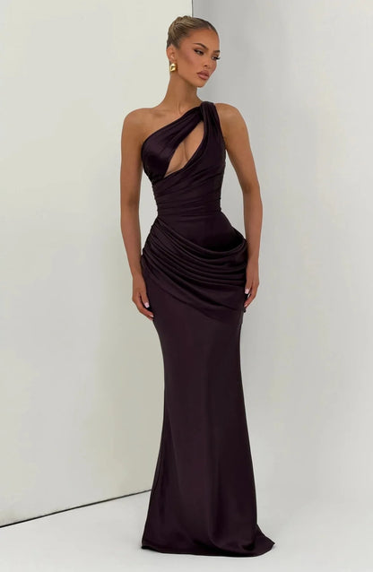 Robe Longue Sirène en Satin Froncé – Épaule Asymmétrique & Découpe | Coupe Slim Luxe 2026