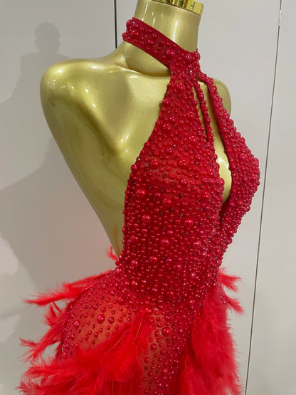 Robe Courte Luxe – Strass, Perles & Plumes | Halter Dos Nu | Gala, Anniversaire & Scène