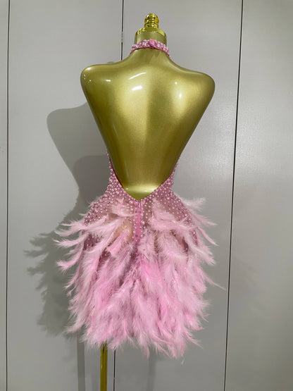 Robe Courte Luxe – Strass, Perles & Plumes | Halter Dos Nu | Gala, Anniversaire & Scène