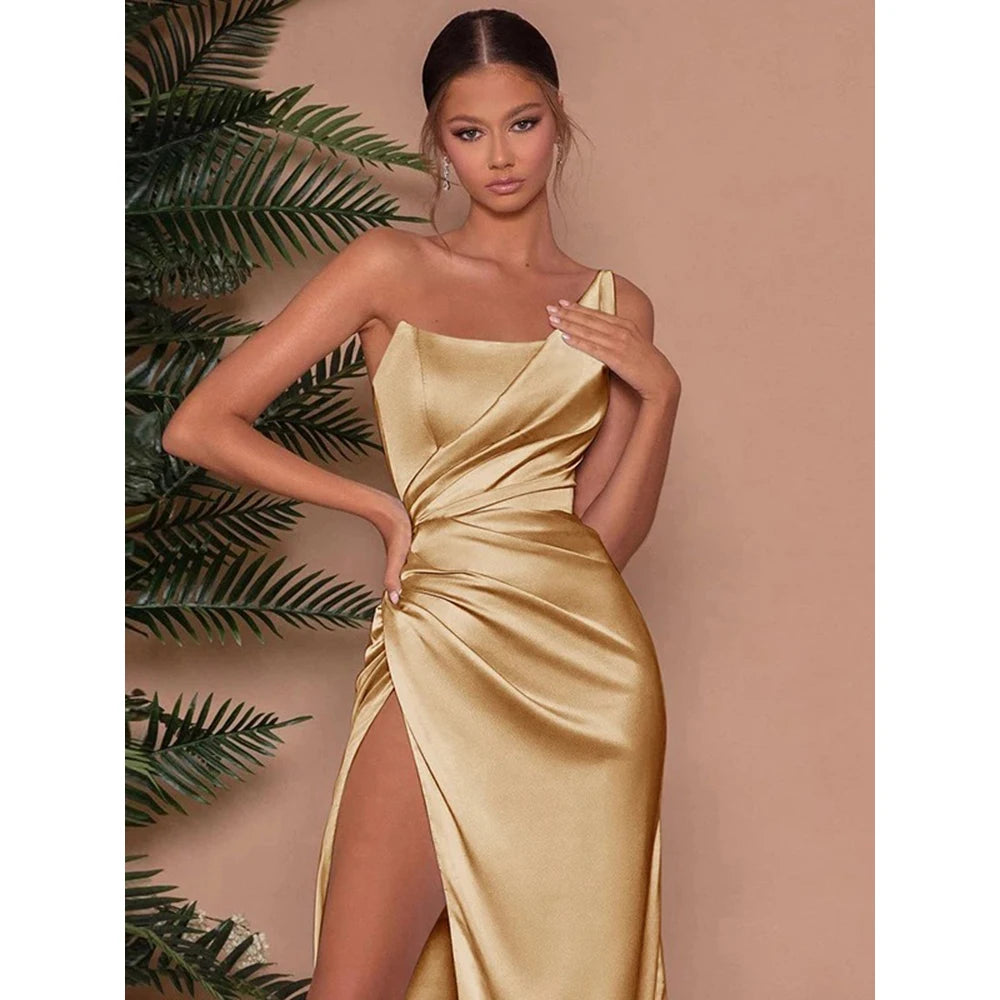 Robe Bustier Élégante en Satin – Bretelles Spaghetti, Col Asymmétrique & Coupe Slim