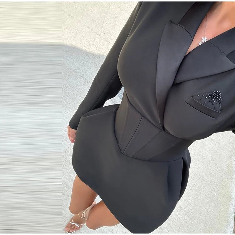 Robe Tailleur Cintrée à Revers – Manches Longues, Mini Élégante & Polyvalente