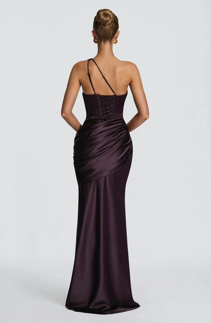Robe Longue Sirène en Satin Froncé – Épaule Asymmétrique & Découpe | Coupe Slim Luxe 2026