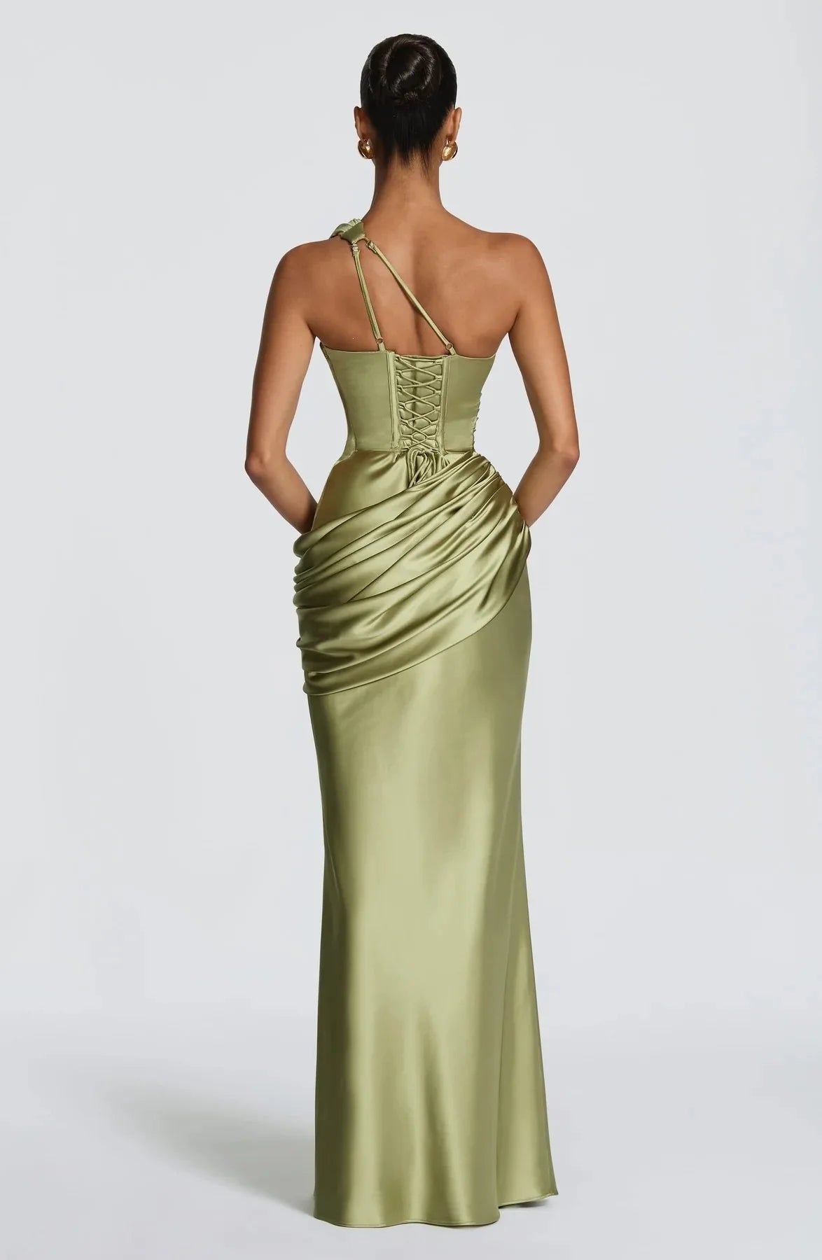 Robe Longue Sirène en Satin Froncé – Épaule Asymmétrique & Découpe | Coupe Slim Luxe 2026
