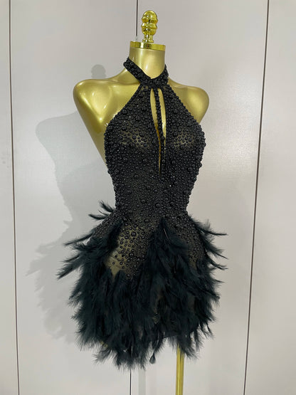 Robe Courte Luxe – Strass, Perles & Plumes | Halter Dos Nu | Gala, Anniversaire & Scène