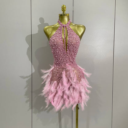 Robe Courte Luxe – Strass, Perles & Plumes | Halter Dos Nu | Gala, Anniversaire & Scène