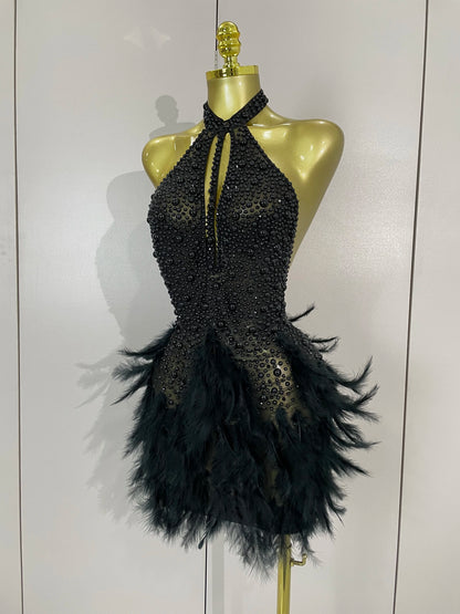 Robe Courte Luxe – Strass, Perles & Plumes | Halter Dos Nu | Gala, Anniversaire & Scène